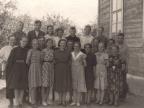 Учащиеся старших классов около корпуса школы. Начало 60-х.